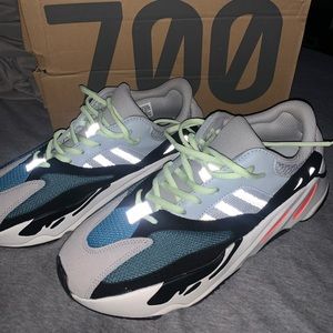 Adidas Yeezy Boost “Wave Runners” LIKE NEW